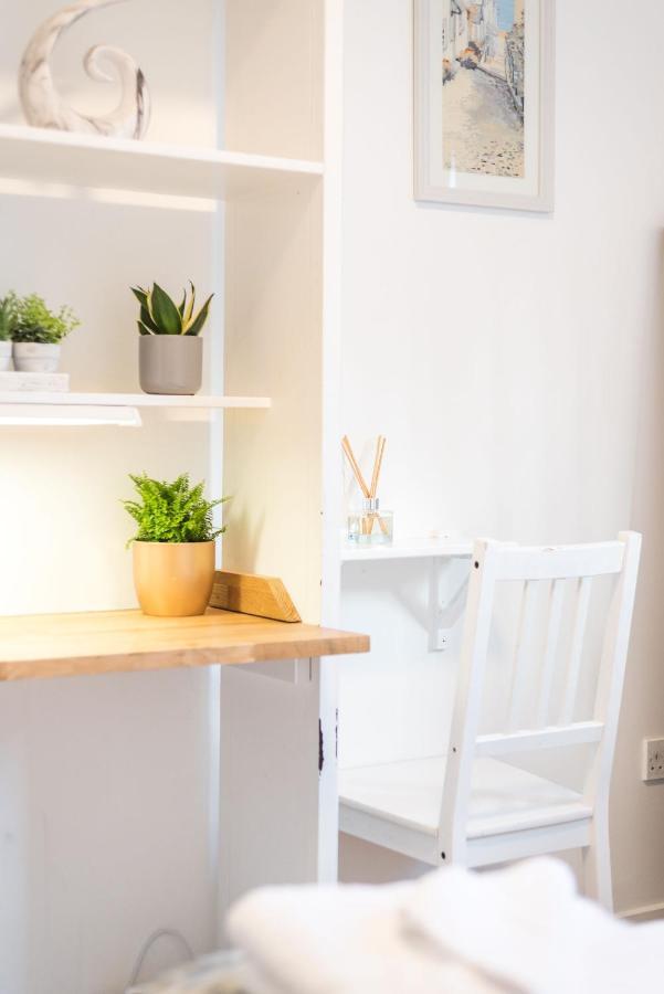 Modern Spacious 3 Bedroom City Centre Apartment - Free Parking - Private Balcony EDI Eksteriør bilde