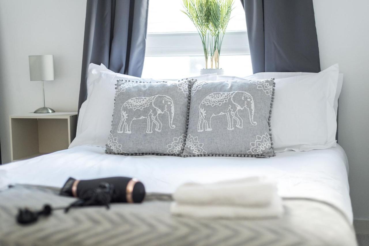 Modern Spacious 3 Bedroom City Centre Apartment - Free Parking - Private Balcony EDI Eksteriør bilde