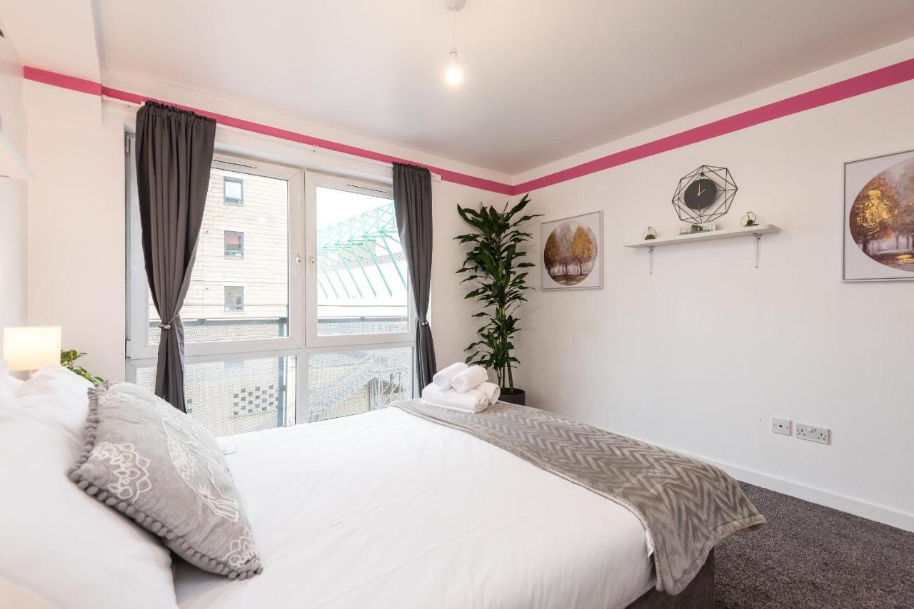 Modern Spacious 3 Bedroom City Centre Apartment - Free Parking - Private Balcony EDI Eksteriør bilde